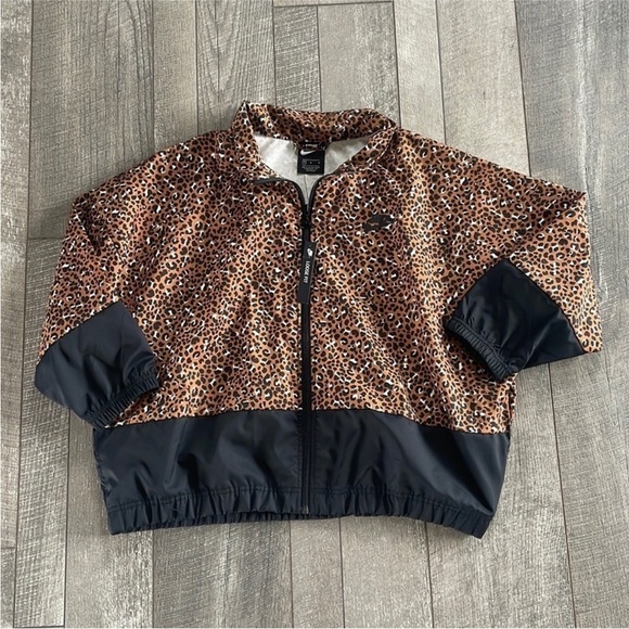 Nike Size Medium Leopard Printed Full Zip Sporty Jacket. - Picture 11 of 11